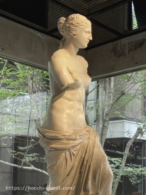 ルーブル彫刻美術館のミロのヴィーナス
